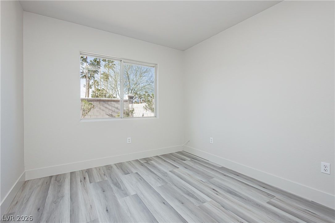 7816 Sparrowgate Avenue — photo 5 of 21