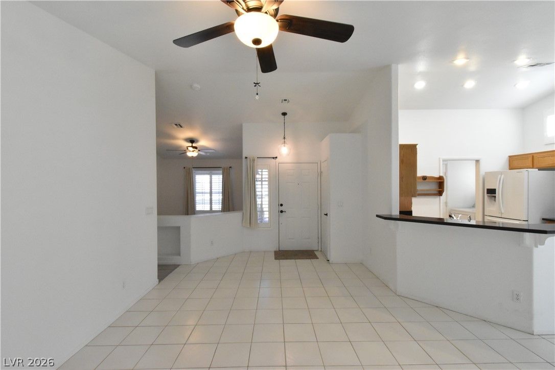4207 Famoso Drive — photo 3