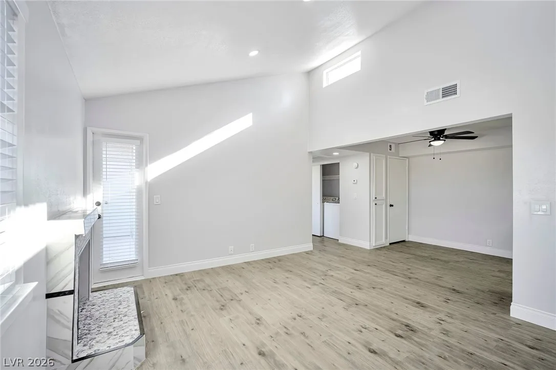 1701 East Katie Avenue 10 — photo 3