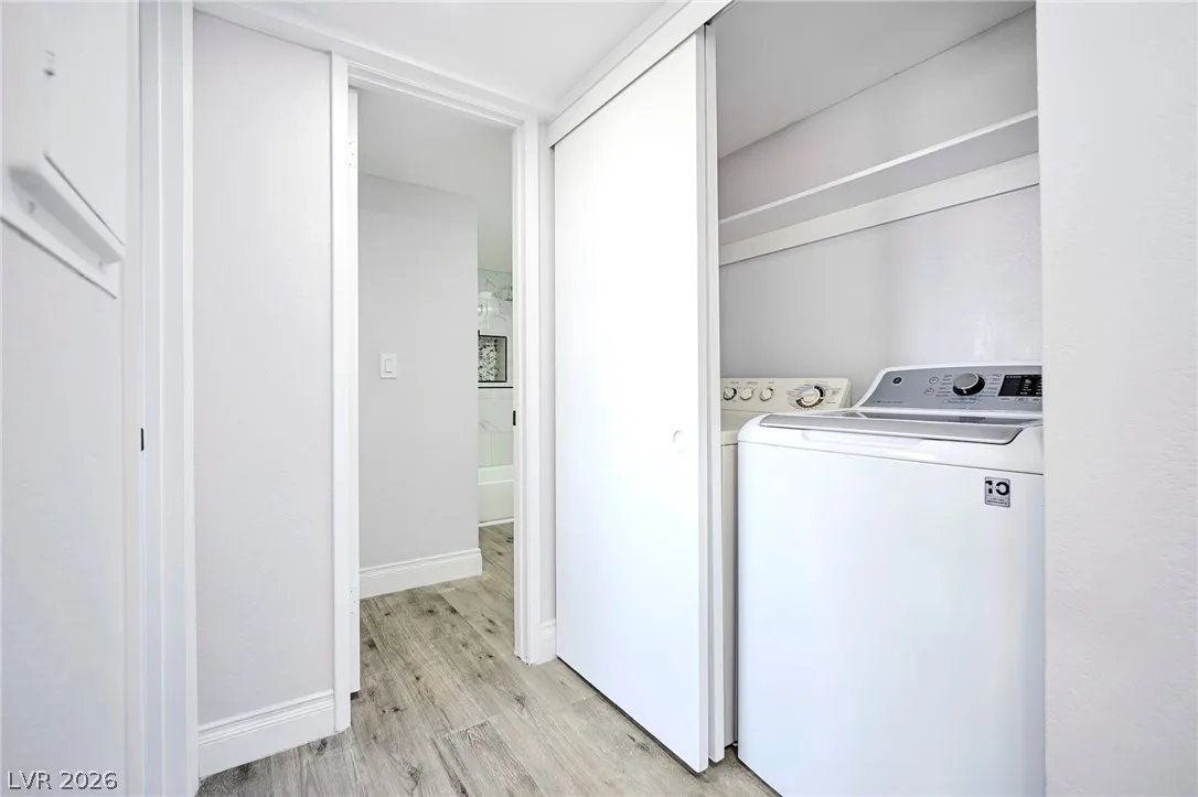 1701 East Katie Avenue 10 — photo 5