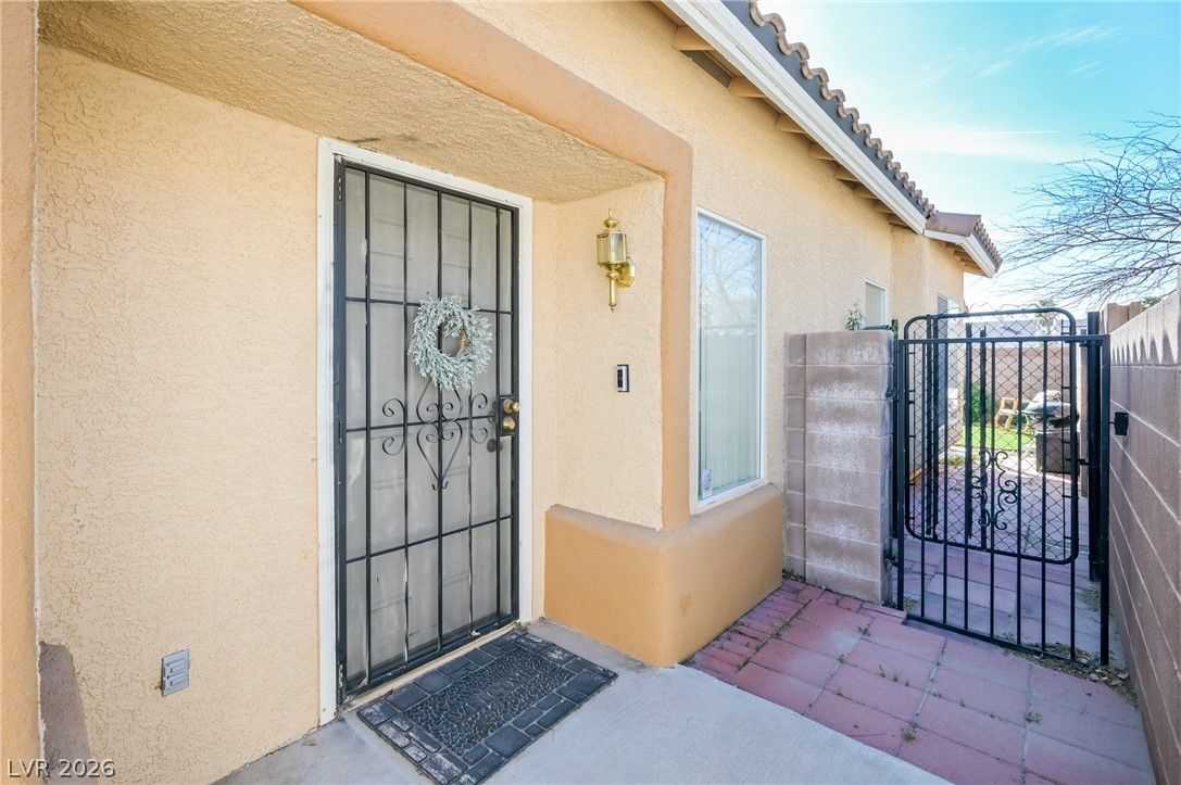 5811 Golden Wing Street — photo 4