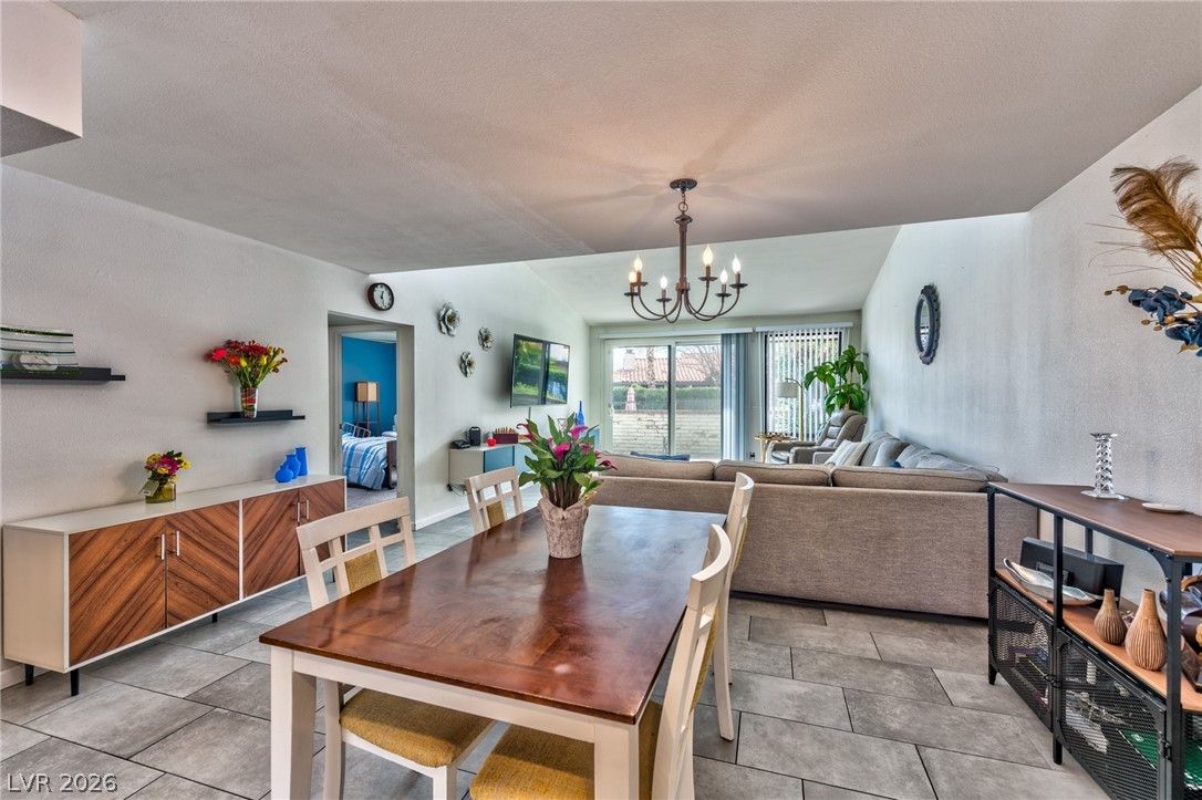 2461 El Paseo Circle — photo 3 of 19