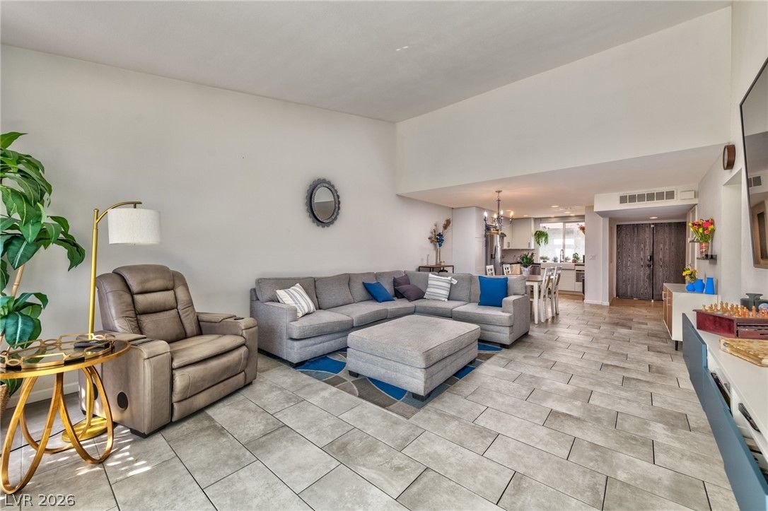 2461 El Paseo Circle — photo 4 of 19