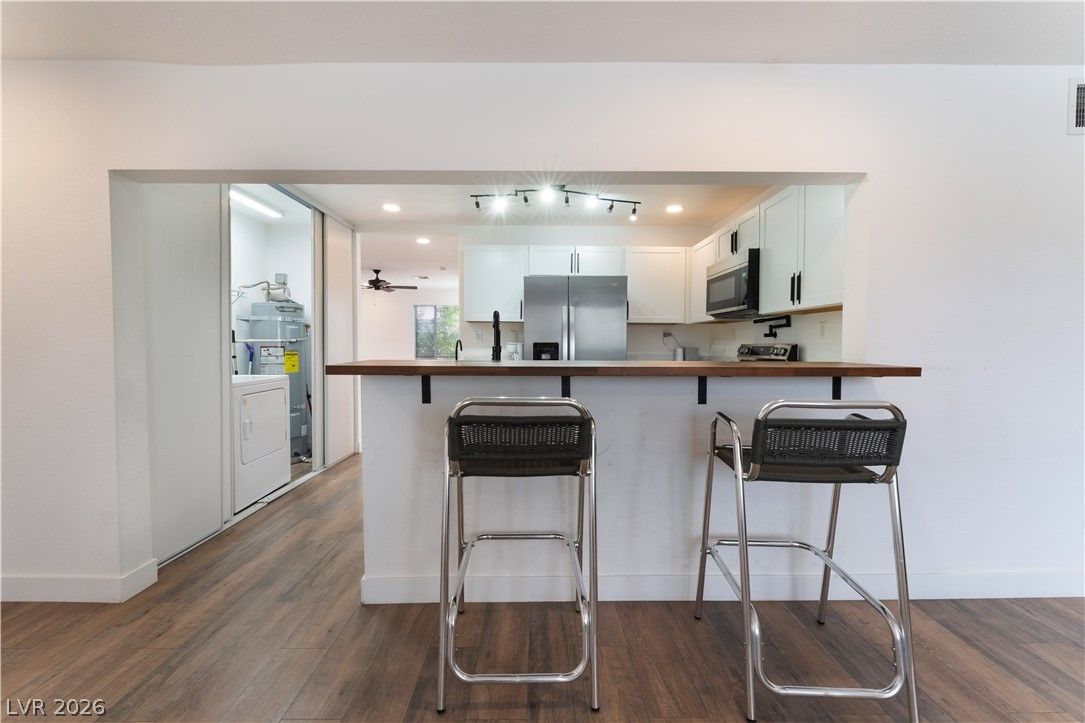 1408 East Carson Avenue — photo 5