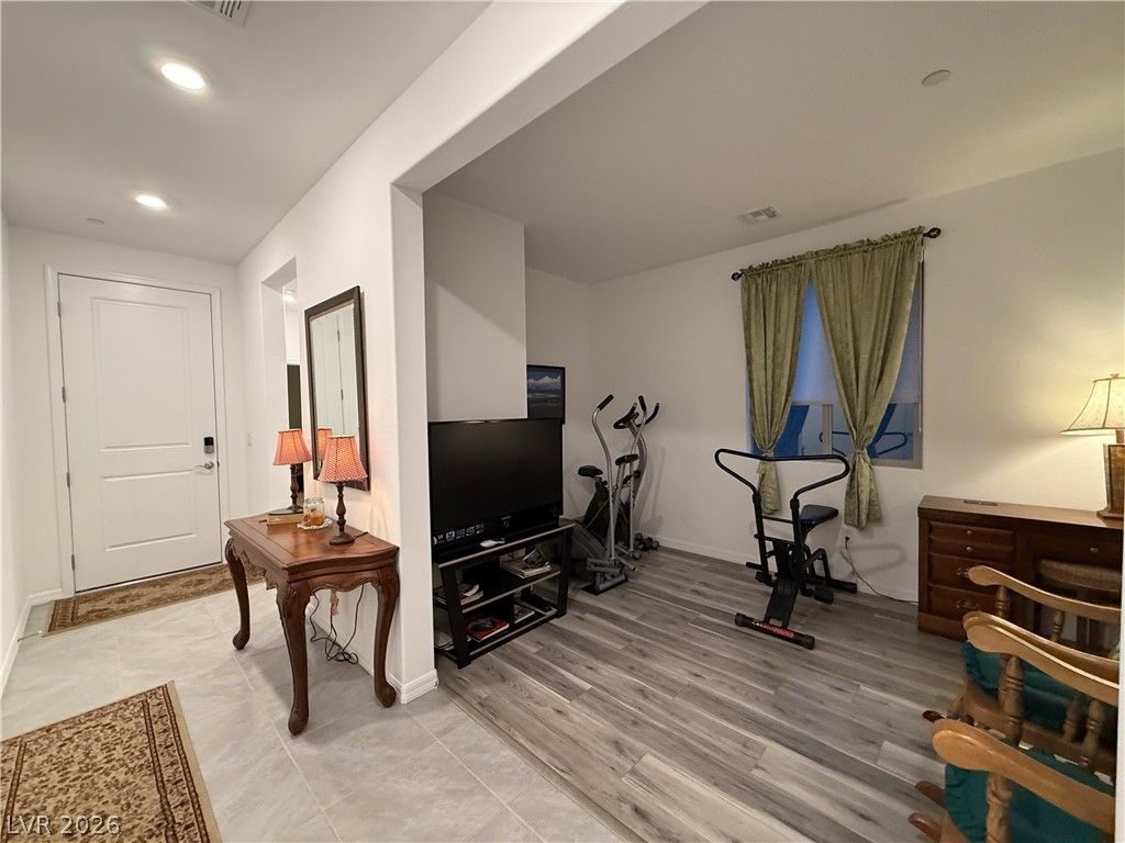 9585 Sard Lane — photo 2