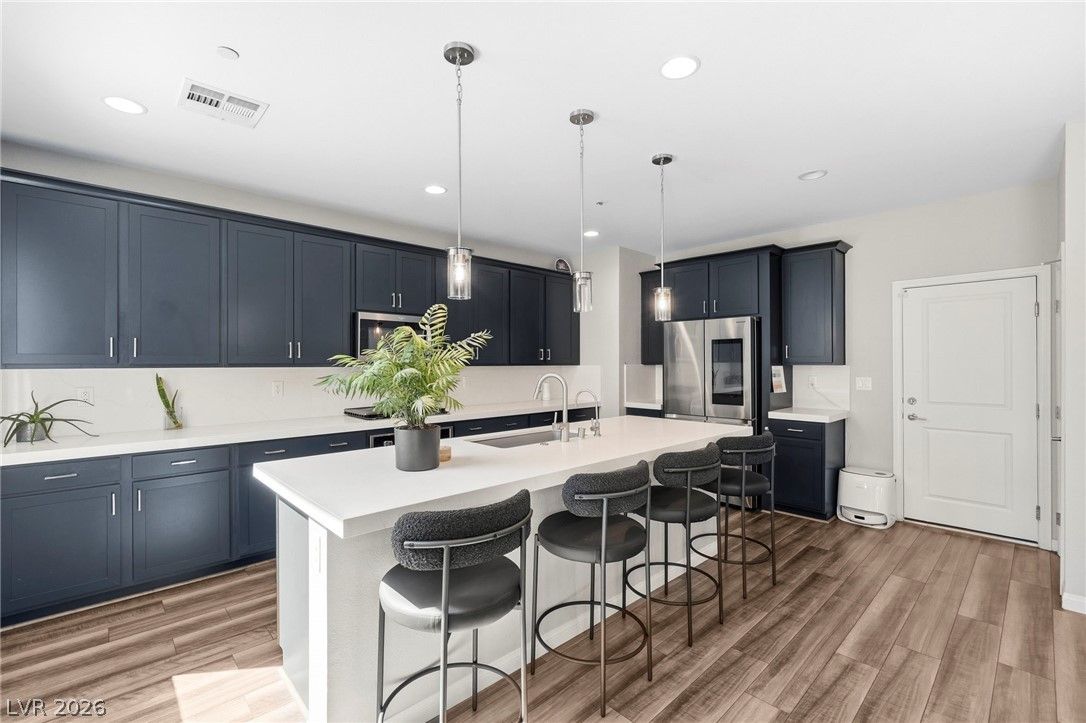 10415 Bagg Avenue — photo 4