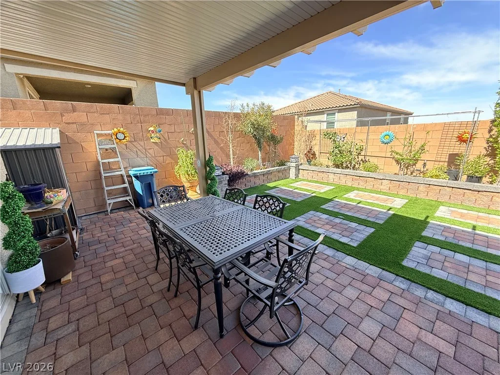 10854 Gentle Crest Avenue — photo 2