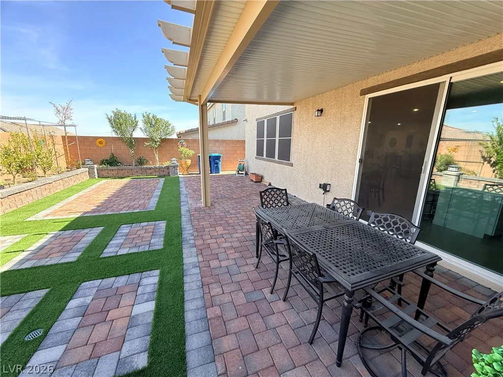 10854 Gentle Crest Avenue — photo 4