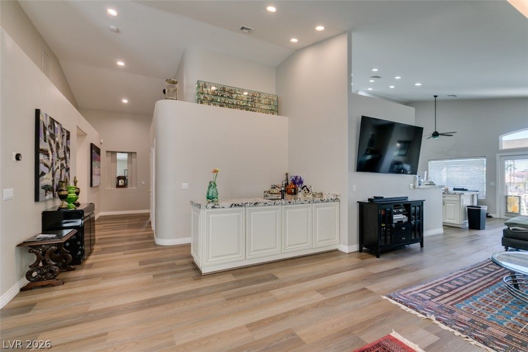 2016 Bay Hill Drive — photo 3