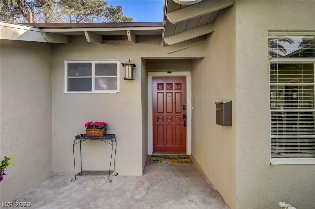 2801 Colanthe Avenue — photo 3