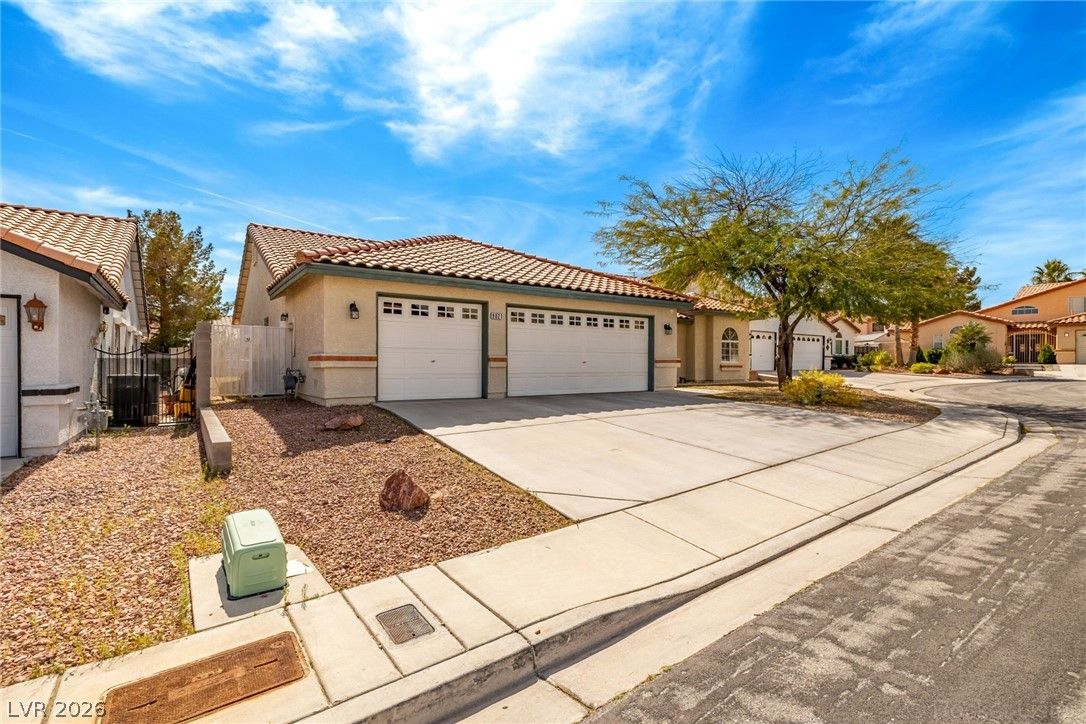 9021 Sunny Hills Court — photo 4
