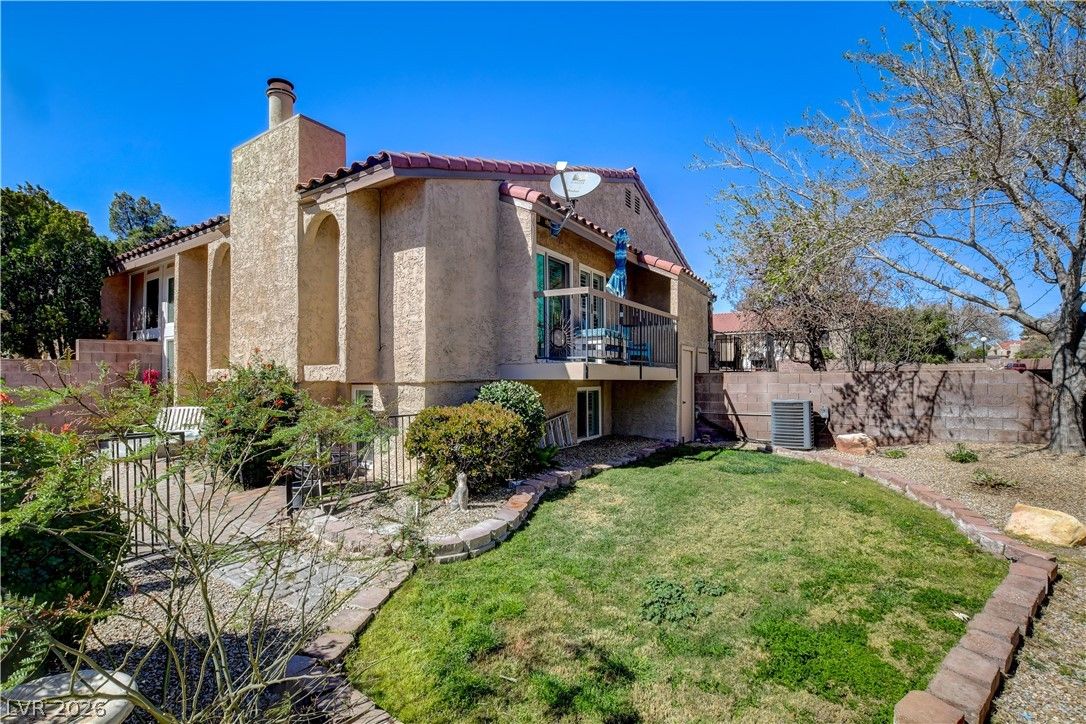 1310 Capri Drive C — photo 3