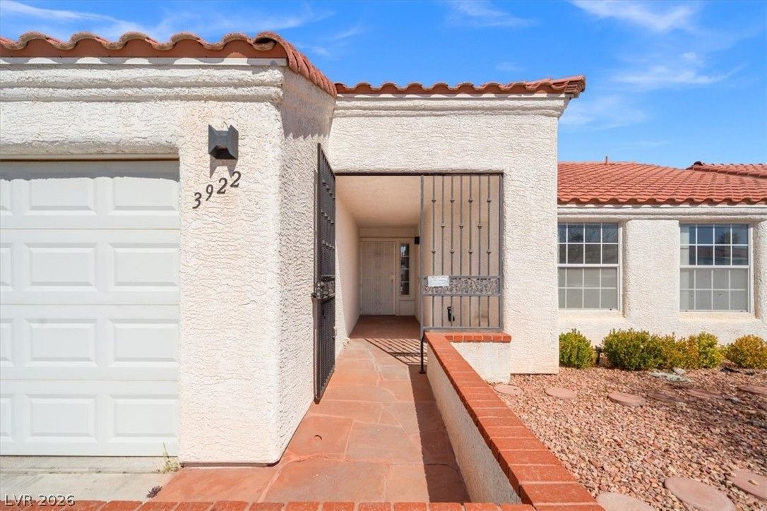 3922 Cutting Horse Avenue — photo 3 of 24