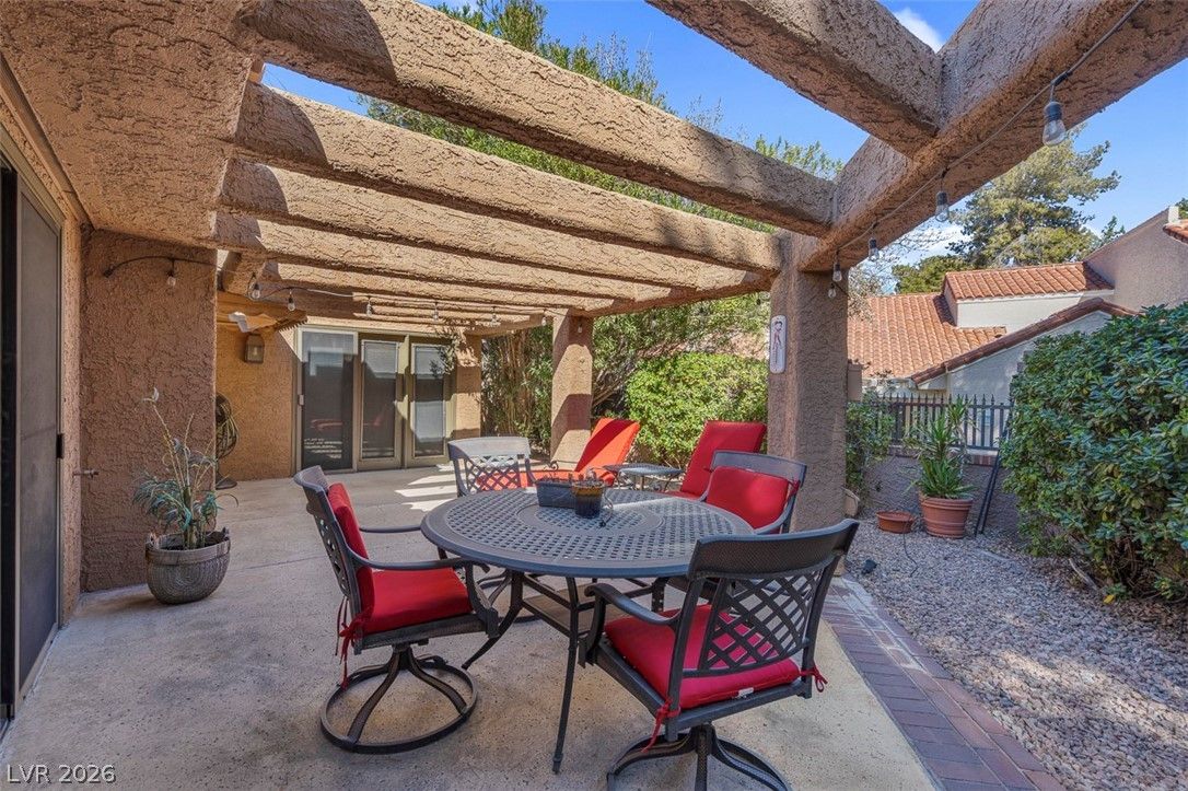 7176 Mission Hills Drive — photo 2