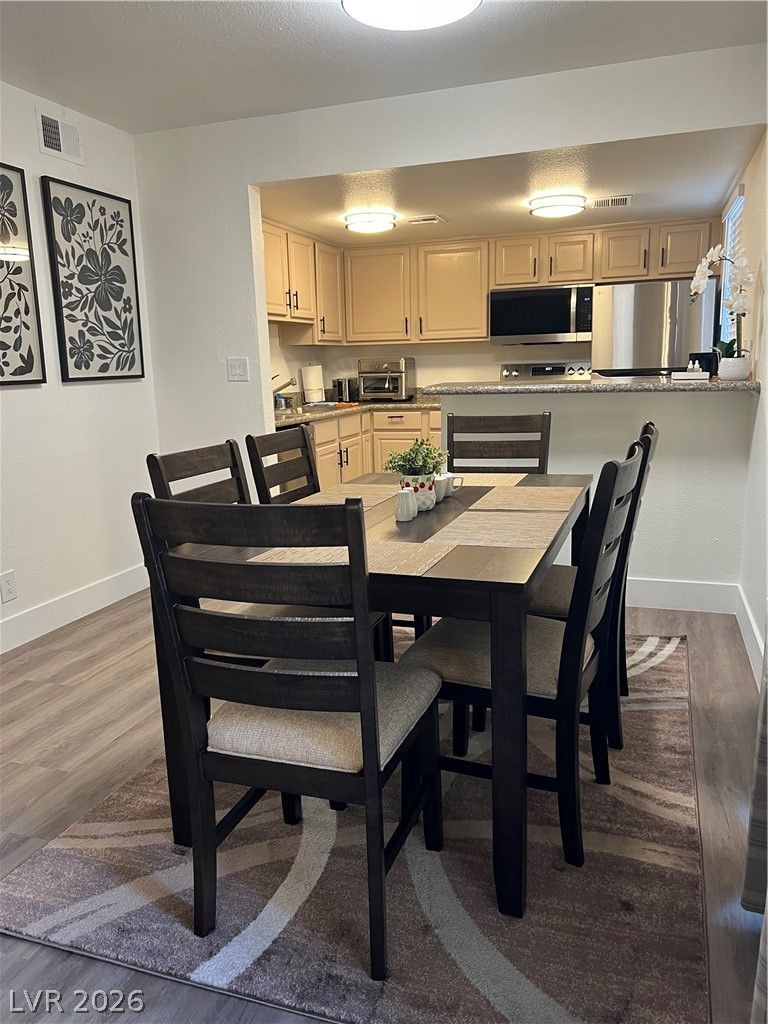 5404 River Glen Drive 353 — photo 5 of 9