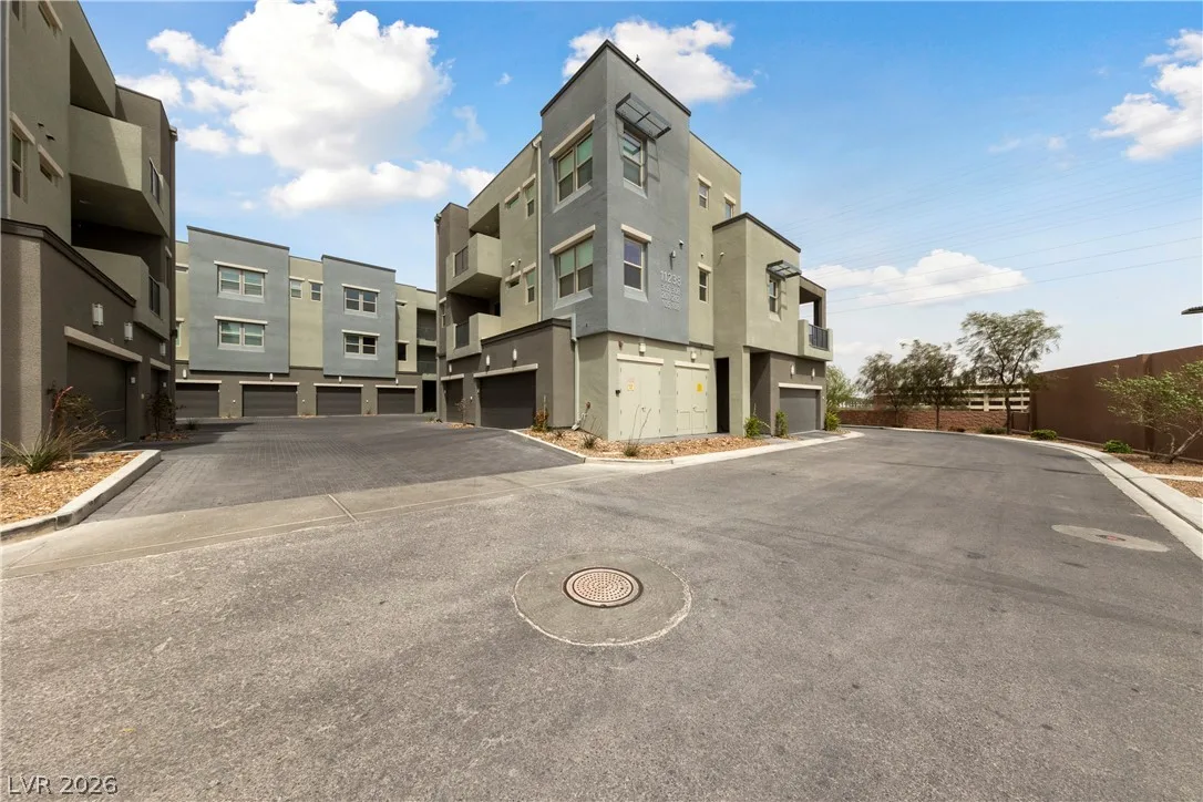 11238 Essence Point Avenue 205 — photo 2