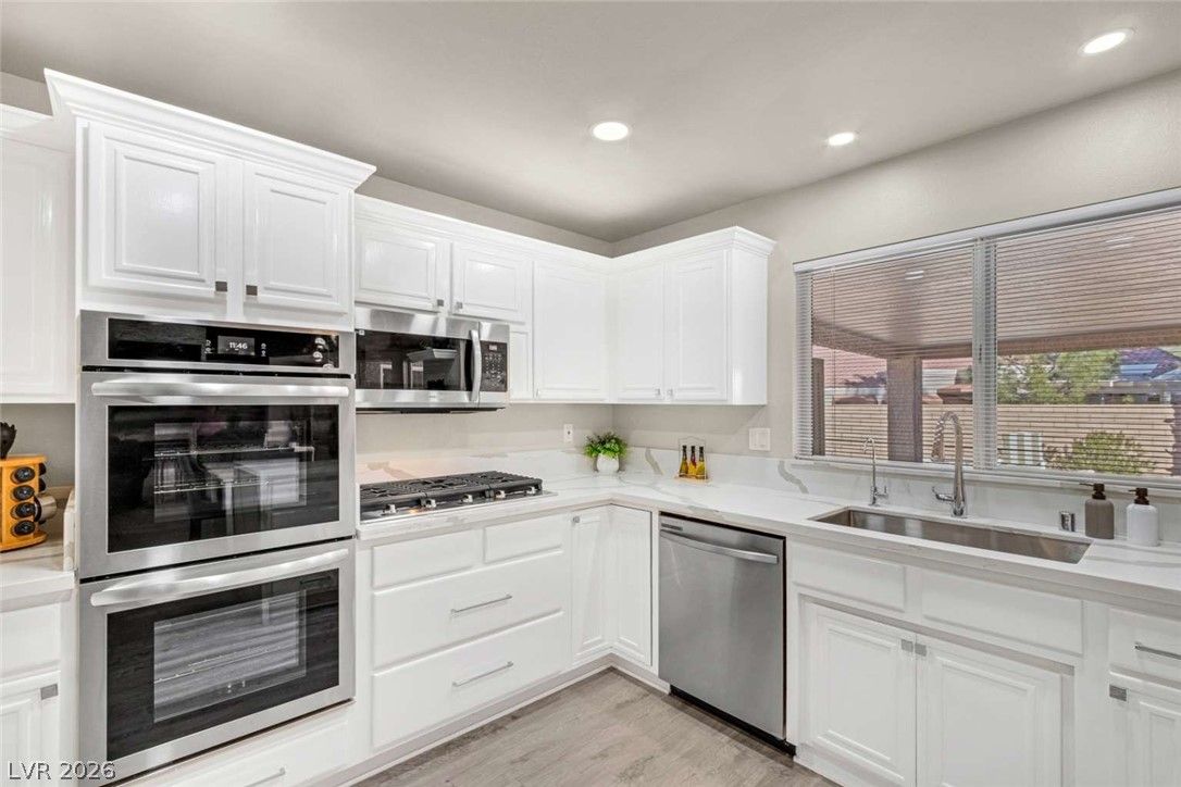 8740 Smokey Drive — photo 2