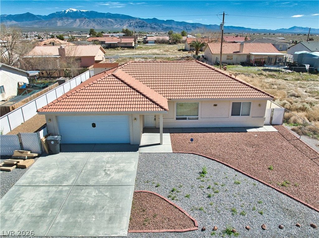2041 Jacaranda Street — photo 1