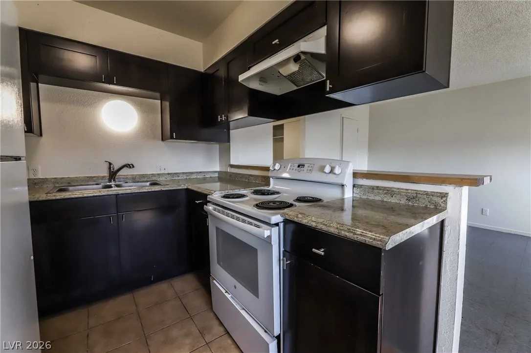 1404 East Mesquite Avenue 8 — photo 4