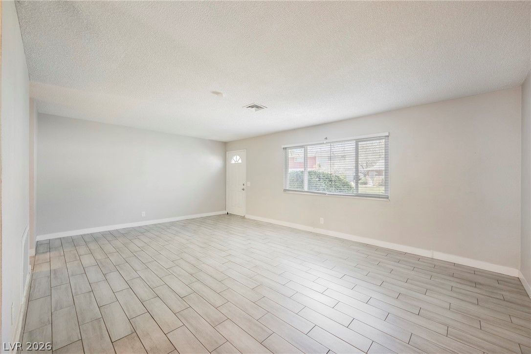 135 Greenbriar Townhouse Way — photo 3
