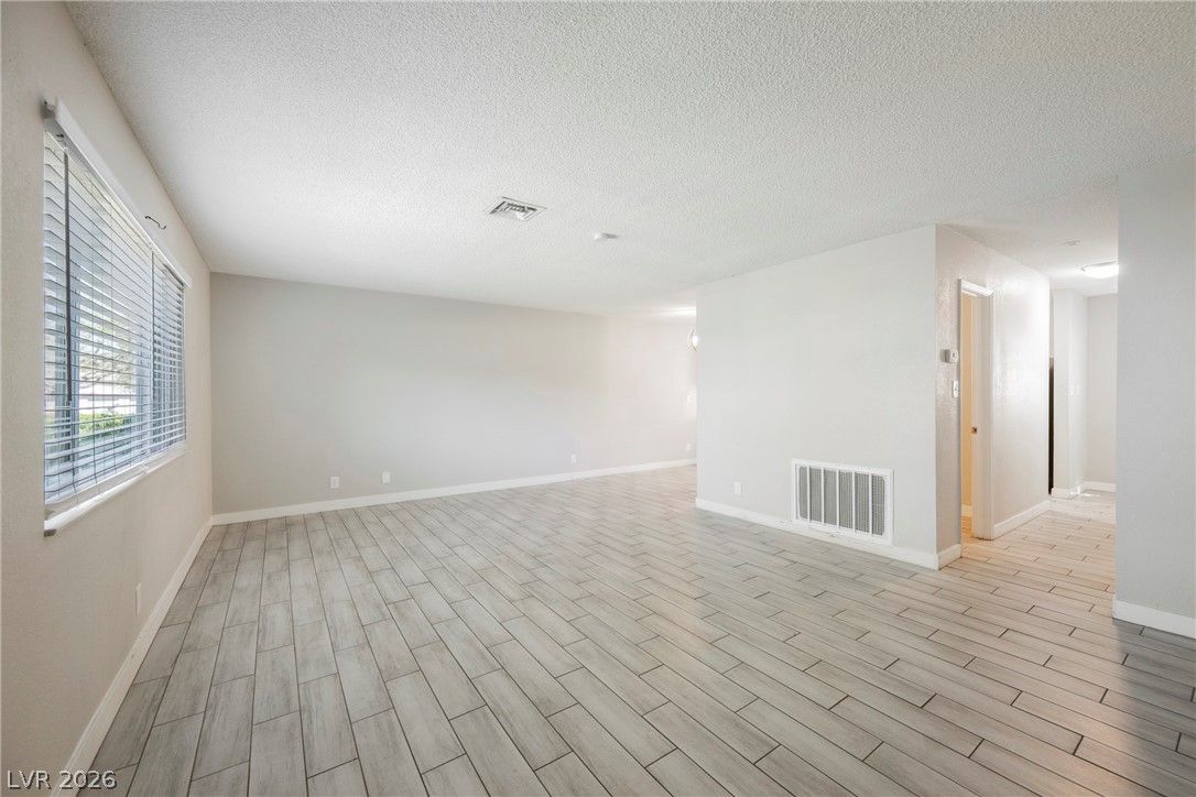 135 Greenbriar Townhouse Way — photo 5