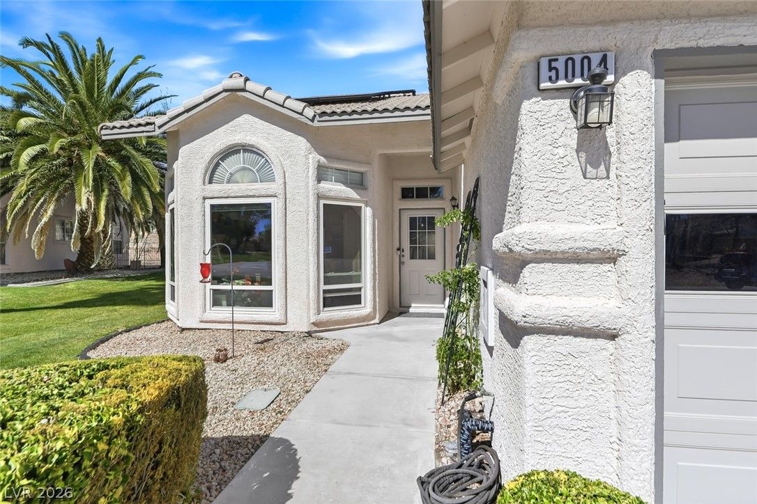 5004 Desert Fir Drive — photo 2