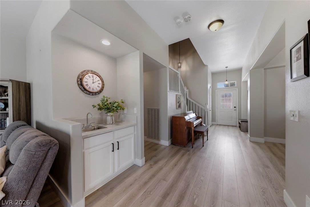 5004 Desert Fir Drive — photo 4