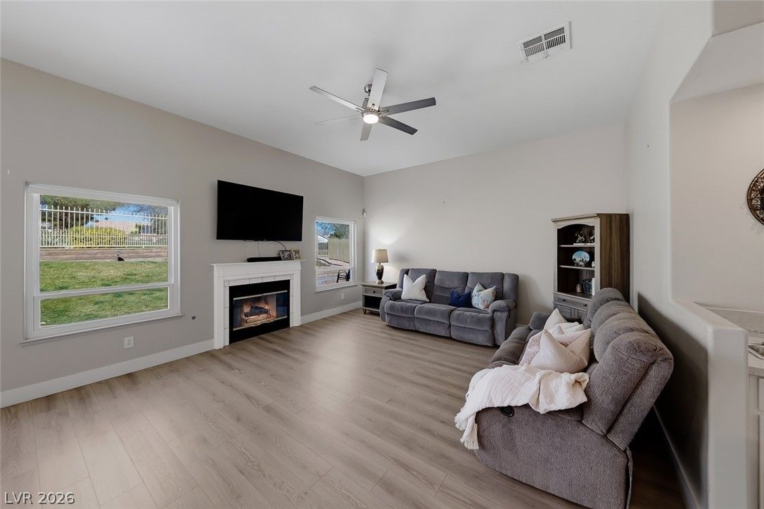 5004 Desert Fir Drive — photo 5