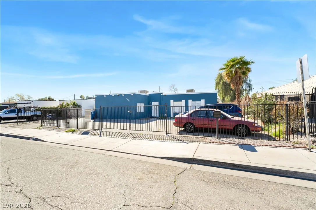 3825 Raymert Drive — photo 3