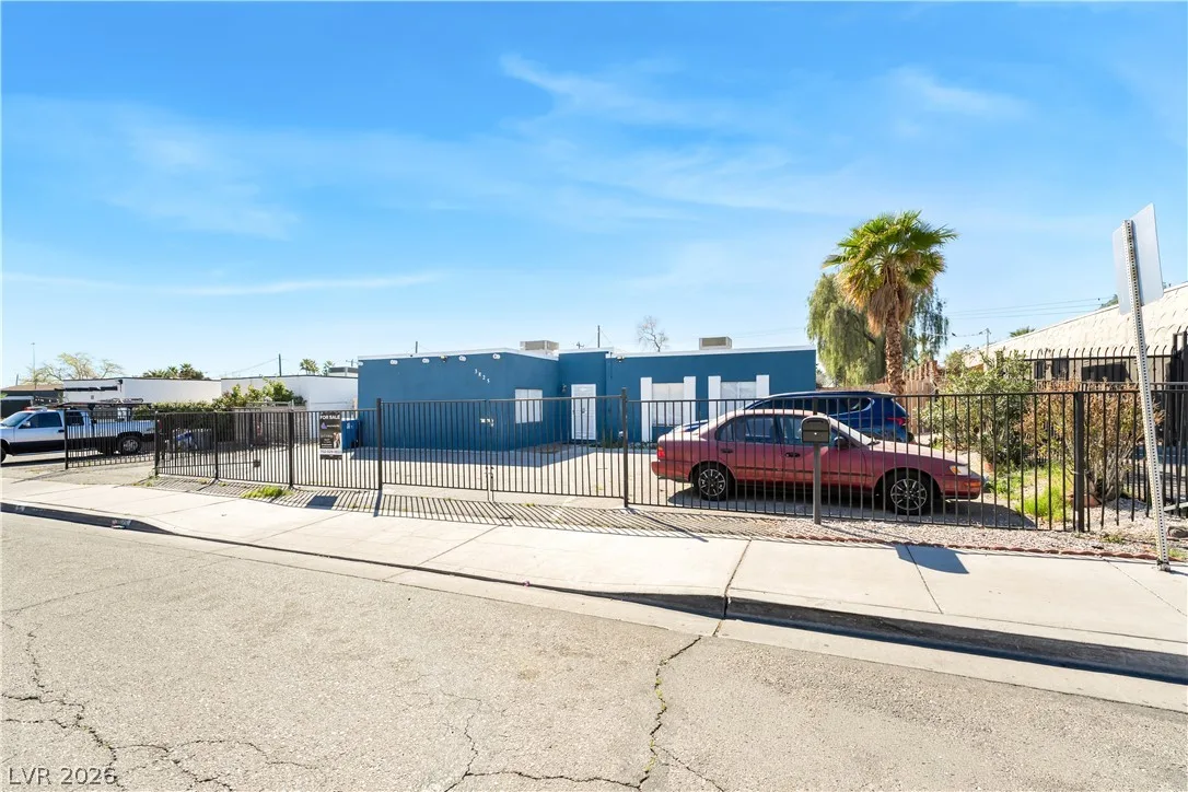 3825 Raymert Drive — photo 4