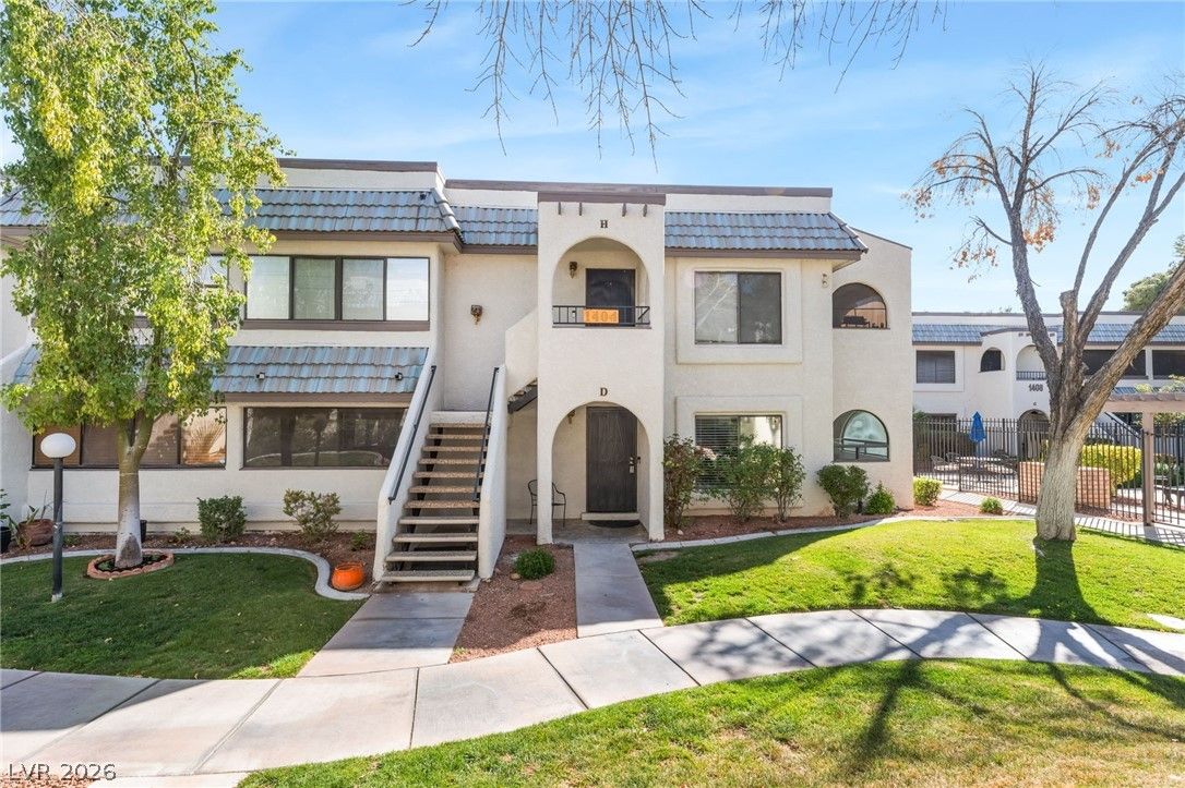 1404 Santa Margarita Street D — photo 2
