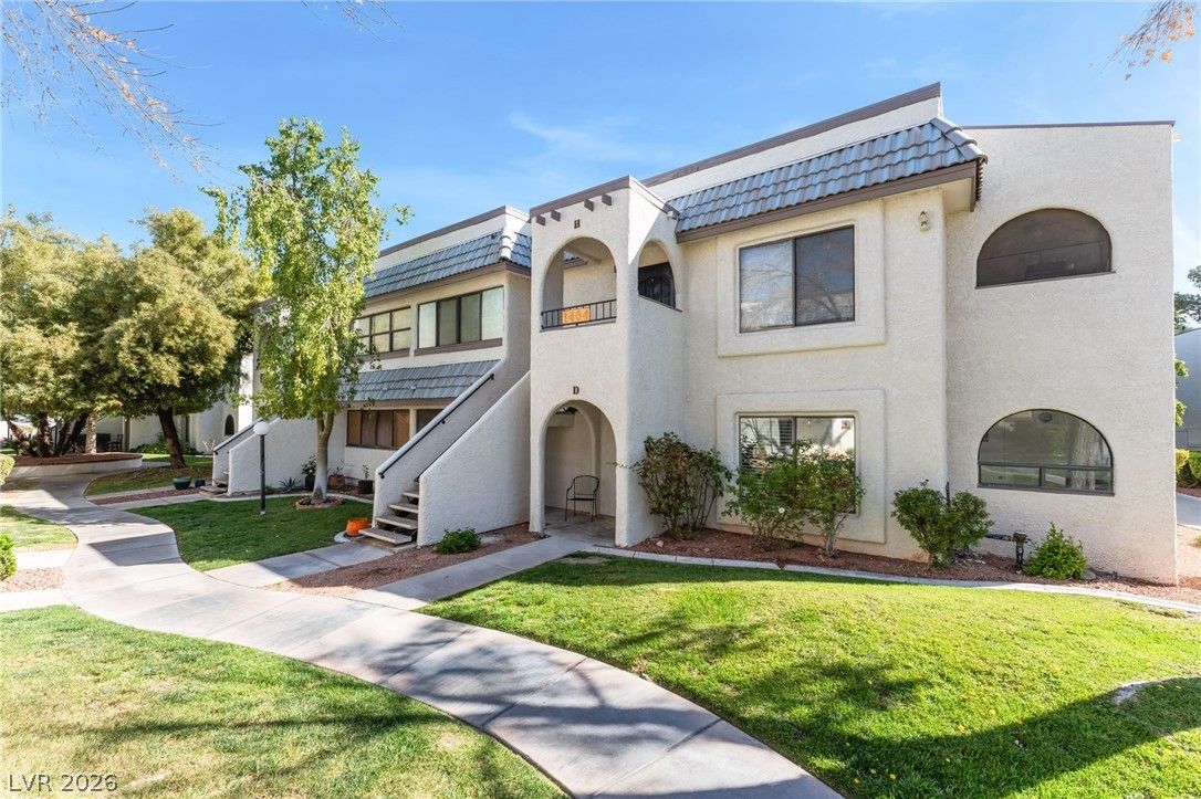 1404 Santa Margarita Street D — photo 3