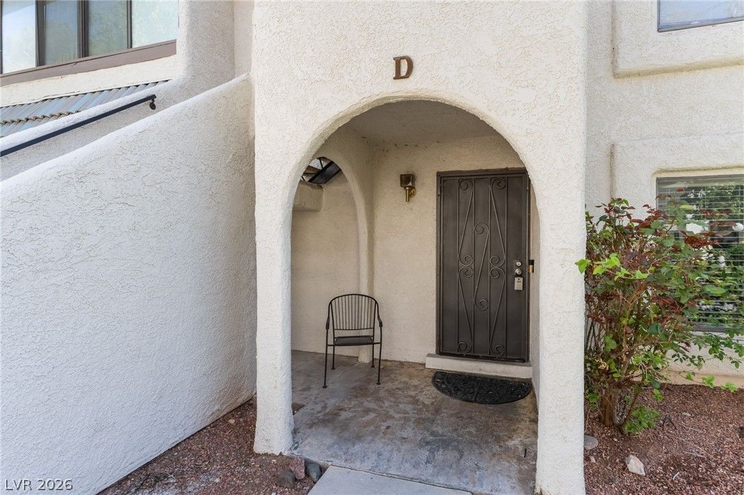 1404 Santa Margarita Street D — photo 4