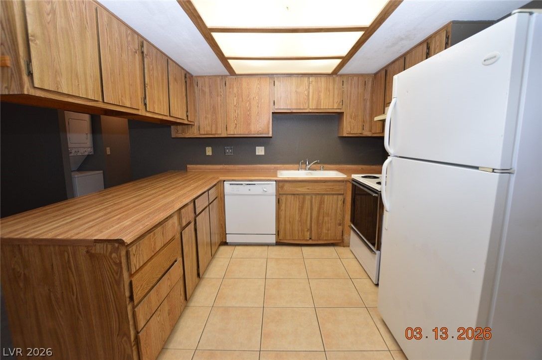 4300 North Lamont Street 223 — photo 5 of 10