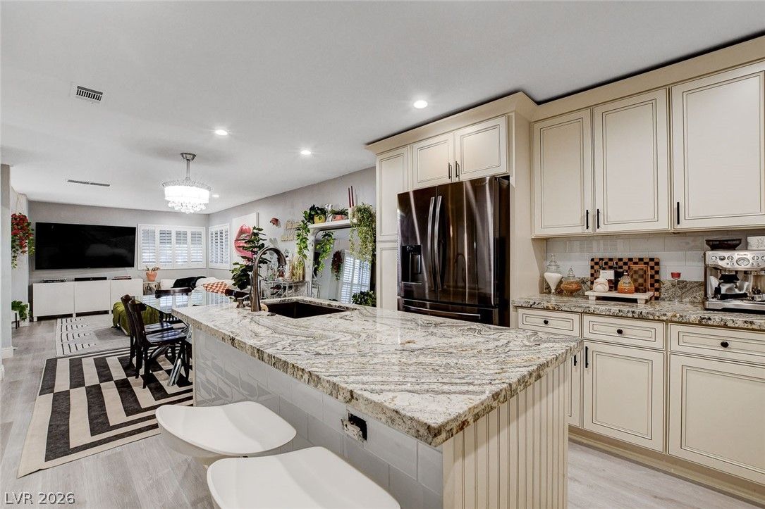 4425 Woodpine Drive 105 — photo 3