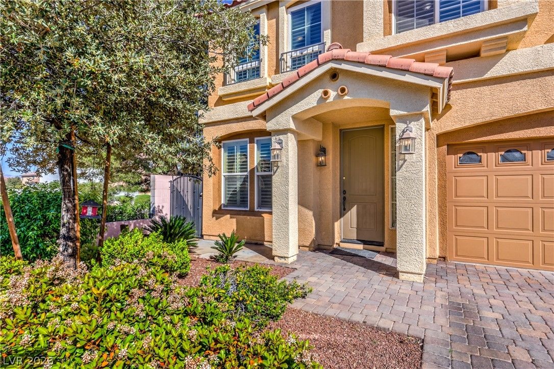 1010 Saffex Rose Avenue — photo 4
