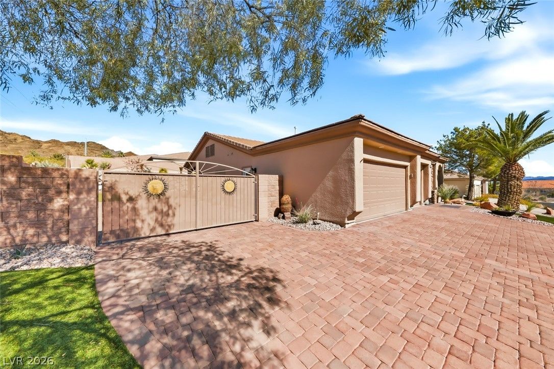 692 Magic Cove Court — photo 3