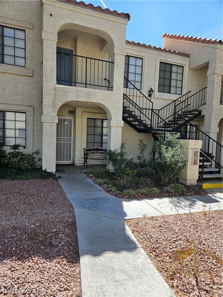 4713 Nara Vista Way 203 — photo 1