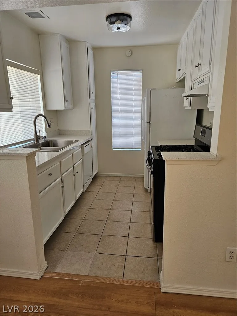 4713 Nara Vista Way 203 — photo 2