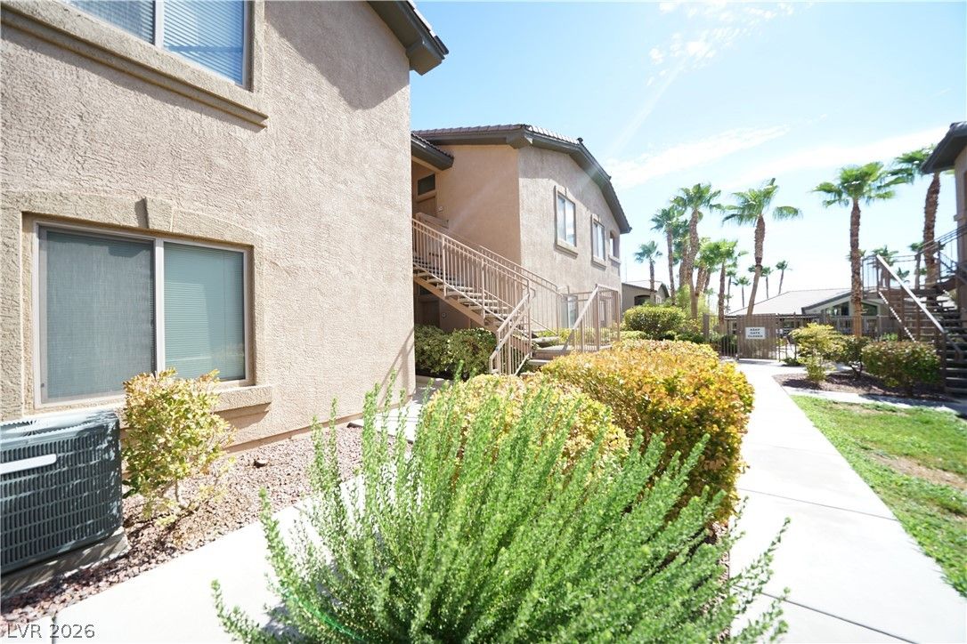 8985 South Durango Drive 1039 — photo 3