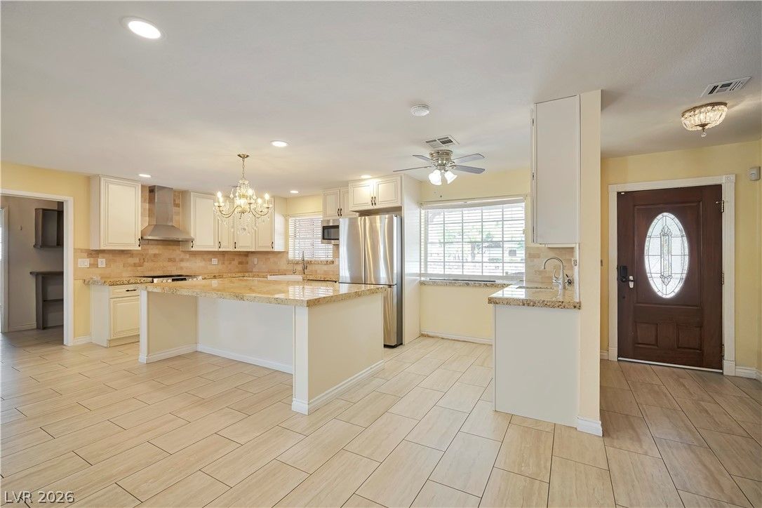 4065 West Maulding Avenue — photo 3 of 30