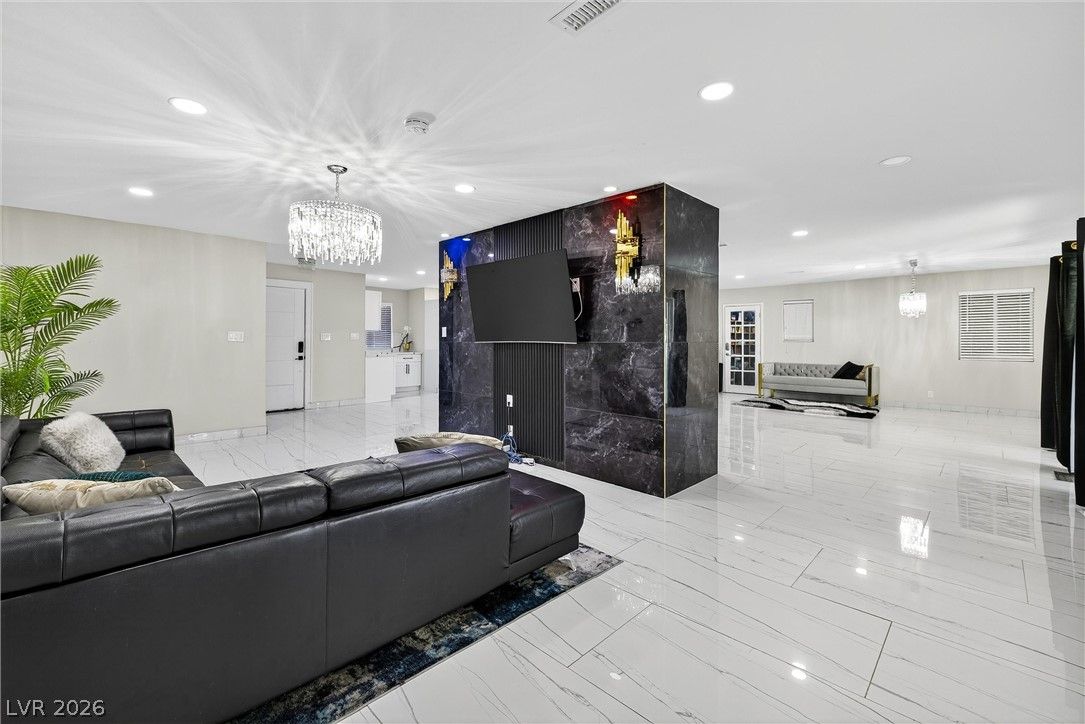 431 North Fogg Street — photo 4