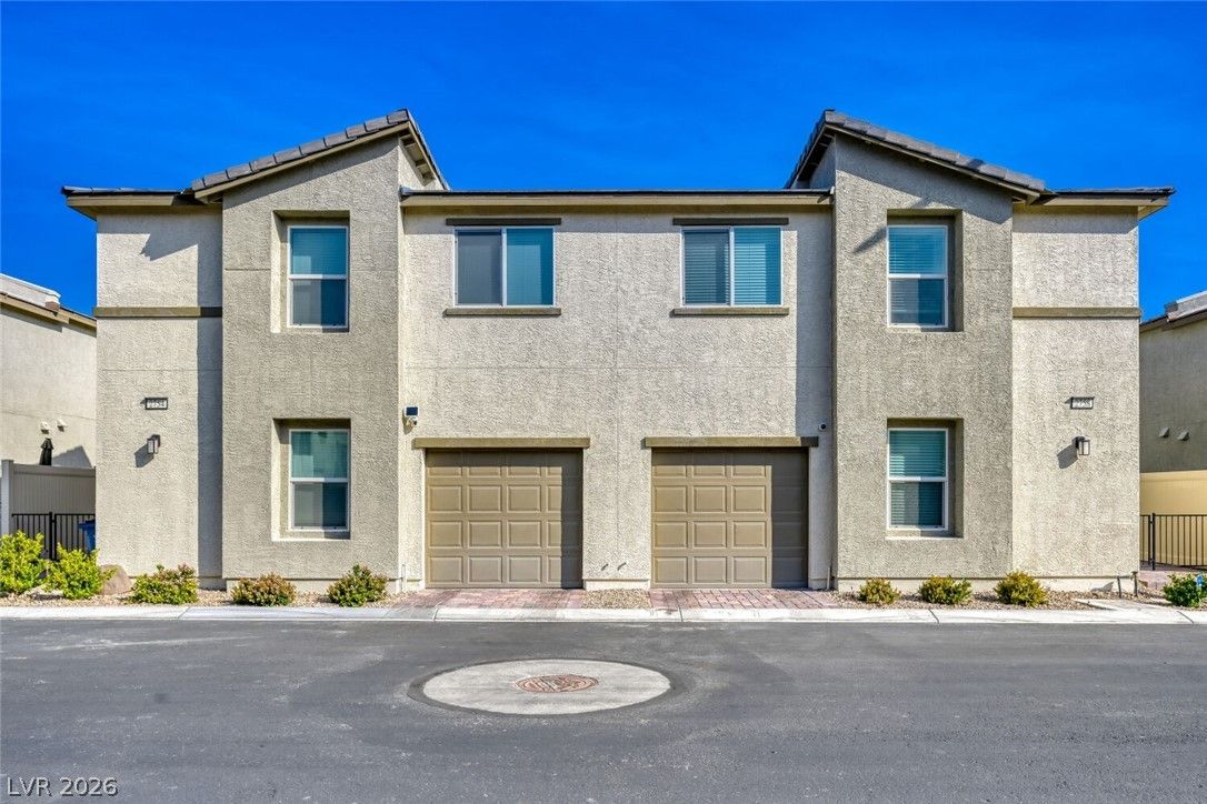 2758 Champagne Gold Avenue — photo 2