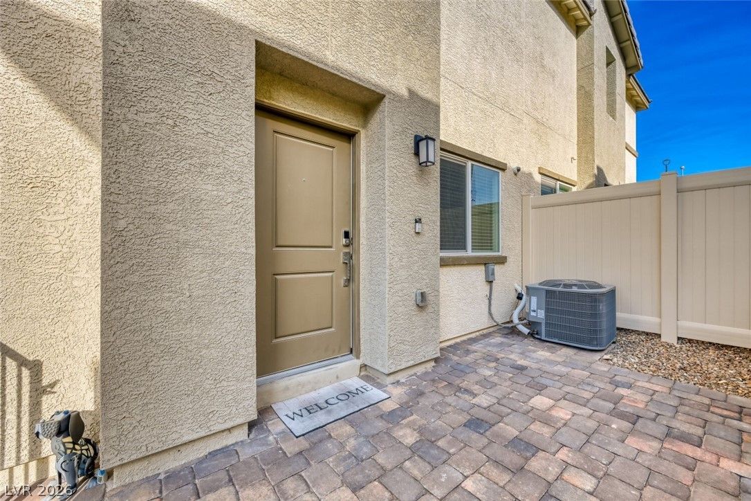 2758 Champagne Gold Avenue — photo 4