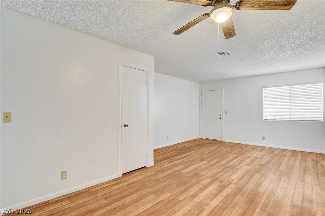 1303 Darlene Way 301B — photo 5