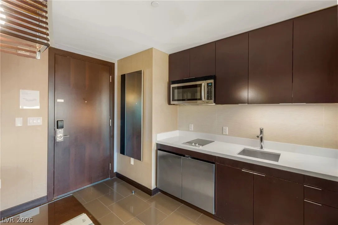 2600 West Harmon Avenue 50012 — photo 2
