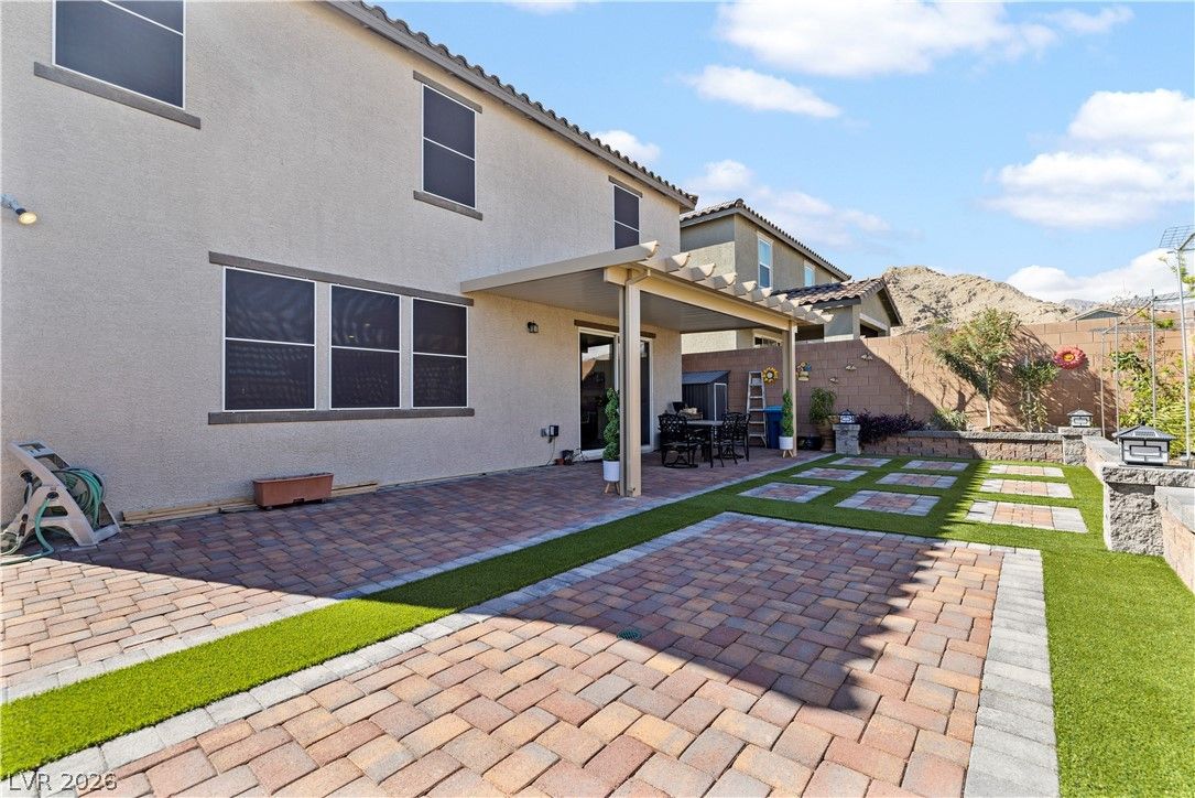 10854 Gentle Crest Avenue — photo 2