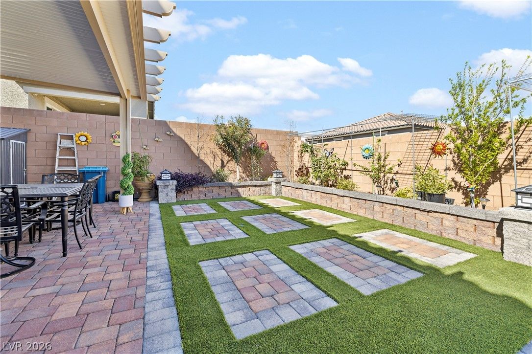 10854 Gentle Crest Avenue — photo 3