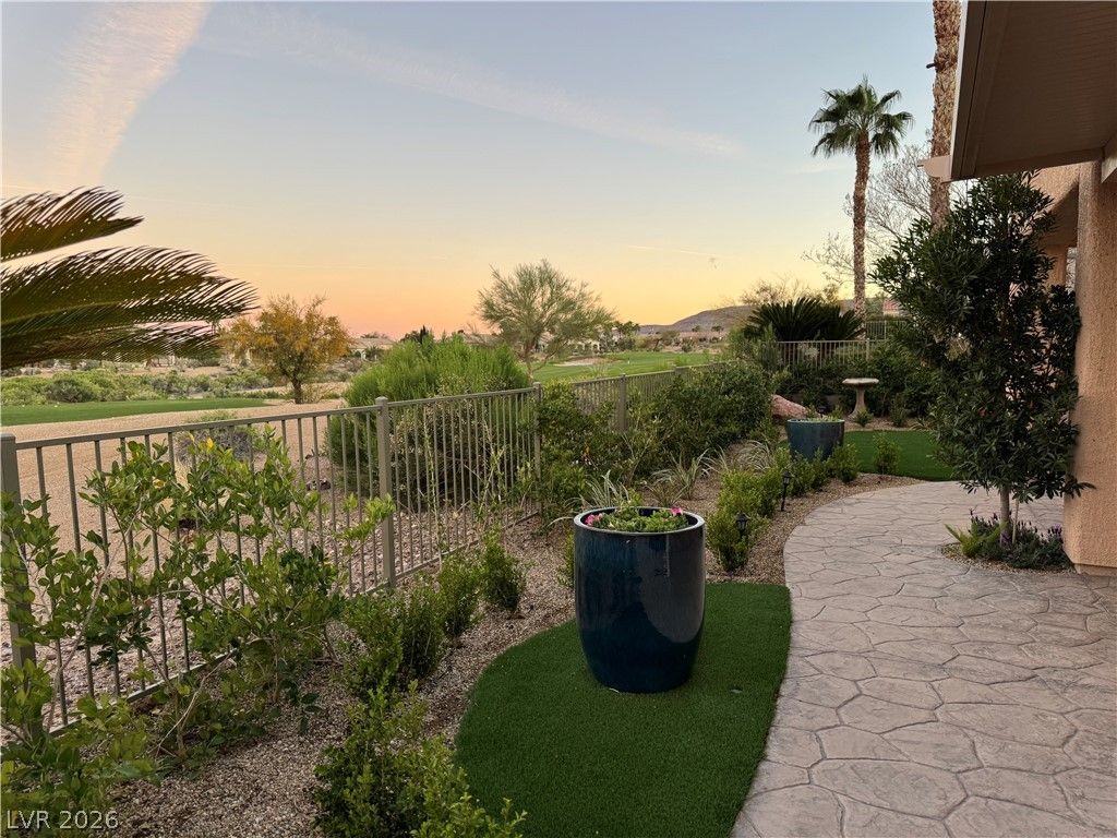 4740 Riva De Romanza Street — photo 2