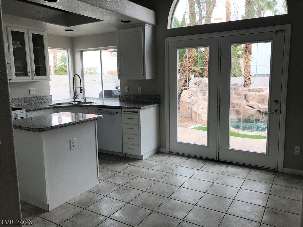 8608 Copper Knoll Avenue — photo 5